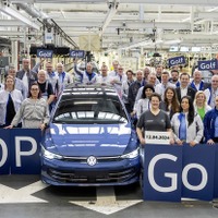 VW ゴルフ が表情チェンジ…改良新型の生産開始 画像