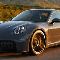 ポルシェ 911 初のハイブリッド、電動ターボで541馬力…「カレラGTS」改良新型に搭載 画像