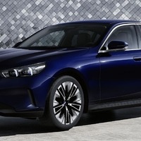 BMW『5シリーズ』新型に直列6気筒ディーゼル、303馬力の「540d」…今夏欧州で追加設定へ 画像