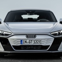 アウディのEVスポーツ『e-tron GT』、改良新型は表情変化…航続は609kmに拡大 画像