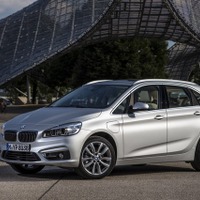 BMW 2シリーズ アクティブ ツアラー、PHVモデルを追加…488万円より 画像