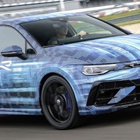 パワーは333馬力に、VW『ゴルフR』 改良新型…実車は6月26日発表予定 画像