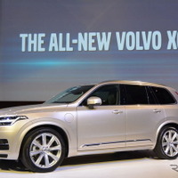 【ボルボ XC90 新型】PHVモデル日本初導入…電動化しても7人乗り変わらず 画像