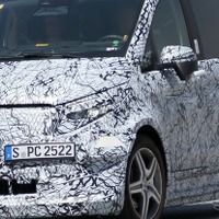 メルセデスベンツ『Vクラス』はフル電動、自動運転は国産ミニバンとレベル違い 画像