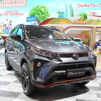 ダイハツの小型3列SUV『テリオス』をカスタム、グレーに赤いアクセントが映える 画像