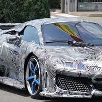車名候補は6つも!?  フェラーリの新型ハイパーカー、量産型デザインのプロトタイプあらわる 画像