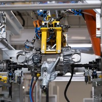 BMW、次世代EV「ノイエ・クラッセ」準備完了？ 第6世代モーターの試験生産を開始 画像