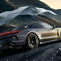 製作に1年、塗装に80時間…見る角度によって色が変わるポルシェ『タイカン』 画像