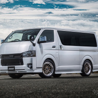 あのハイエースが高級車に？！レイズ ホムラ「2×9L-RA」が見せる新世界に陶酔 画像
