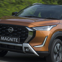 日産の小型SUV『マグナイト』、新デザインで迫力アップ！ 左ハンドル仕様は2025年から 画像