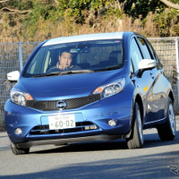 【日産 ノート 試乗】ドライバーが安心できる味付け…斎藤聡 画像