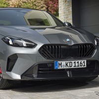 BMW『1シリーズ』新型が日本発売、“斜めグリル”の新デザインで4代目に進化　478万円から 画像