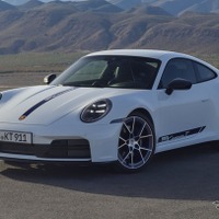 軽量ボディに6速MT、ポルシェ『911カレラT』改良新型を発売…1865万円から 画像