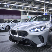 “斜めグリル“の新型BMW『2シリーズ グランクーペ』、2025年3月発売に向け生産開始 画像