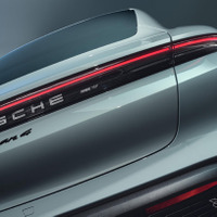 ポルシェ タイカン に「最も効率的な」新グレード登場…AWDのベーシック仕様は航続643km 画像