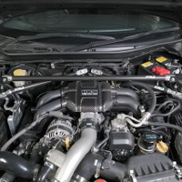 ほどよい「しなり」でしっとり上質な乗り味に、HKS『GR86/BRZ』用カーボンブレース発売 画像