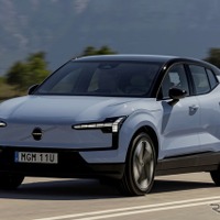 ボルボ最小電動SUV『EX30』に「クロスカントリー」登場へ…発表は2月10日 画像