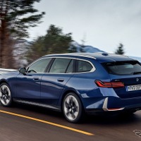 BMWが「523iツーリング」新発売、『5シリーズ』に新たな選択肢…840万円から 画像