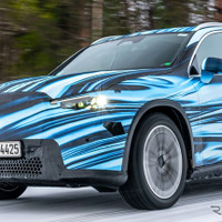 メルセデスベンツの主力『GLC』、次期型プロトタイプの写真公開…初のEV設定へ 画像