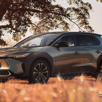 【トヨタ bZ4X 新型試乗】「航続559km」は、EV苦手な私の不安を払拭できるのか？…岩貞るみこ 画像