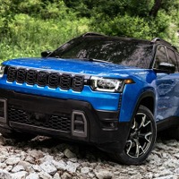 ジープ『チェロキー』新型、初のハイブリッド設定へ 画像