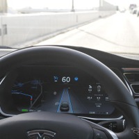 【テスラ 自動運転 試乗】「未来の自動車像」でないことを証明した…山崎元裕 画像