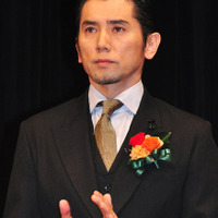 本木雅弘、“本妻”深津絵里と“愛人”黒木華が表彰式であわや鉢合わせでヒヤヒヤ？ 画像