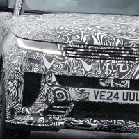センターに極太マフラー装着！『レンジローバー・スポーツSV』が現行初のアップグレードへ 画像