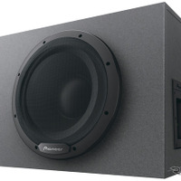 「イン・カー・リスニング学」入門 Part2「低音強化編」小型機からパワフル派まで「ボックスサブウーファー」は多種多様！