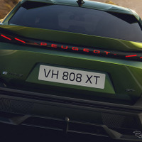 「PEUGEOTの文字が光る!?」改良新型プジョー『408』の新デザイン＆LEDライトがSNSで話題に 画像