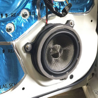 「イン・カー・リスニング学」入門 Part3「プロショップ編」プロには、ドアをスピーカーへと変えるスキルがある！