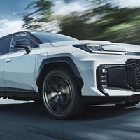 トヨタ『RAV4』新型にPHEV、329馬力の高出力と150kmのEV走行を実現…600万円から 画像