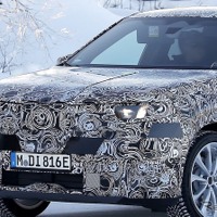 大型グリルが消えた!? BMW最小のEV、『iX1』プロトタイプをスクープ 画像