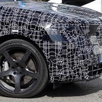 ド迫力！ 巨大23インチタイヤ装着、BMW『iX5』次期型の新たな“Mバッジ”の正体 画像