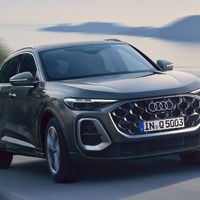 アウディ『Q5』改良モデル発売、新UI・高度運転支援を標準装備…787万円から　 画像