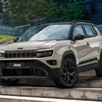 ジープ『アベンジャー 4xe ハイブリッド』限定車「ストーン」150台限定で発売、価格は504万円 画像