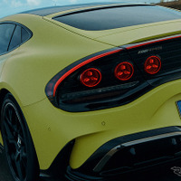 「クセが強すぎる」新型メルセデスAMG『GT 4ドアクーペ』、そのデザインと性能にSNSでは驚愕の声 画像