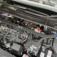 ボディの歪みを抑えサス性能をフルに発揮、『カローラハイブリッド』と『RAV4ハイブリッド』用ブリッツ「フロント用ストラットタワーバー」発売 画像