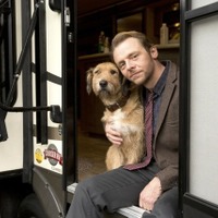 【特別映像】サイモン・ペッグ、“犬だってかわいいぞ！”と相棒を紹介『ミラクル・ニール！』 画像