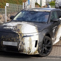“小さいレンジローバー”のベンチマークはBMW『iX3』？ 新型『GT』開発車両を目撃 画像