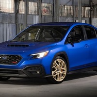 スバル WRXに「GD25」、カーボン製リアウイング装着の6速MT仕様…米国上陸25周年記念車は350台限定 画像