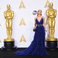 オスカー女優ブリー・ラーソン、アフターパーティーをテイラー・スウィフトらと過ごす 画像