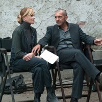 アントニオ・バンデラス、夫婦最後の2ショット!? 共演作『オートマタ』から到着 画像