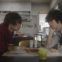斎藤工×窪田正孝“新婚ごっこ”の未公開爆笑シーンが公開！「火村英生の推理」 画像