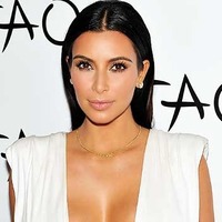 キム・カーダシアン、ヌード写真を公開するも加工疑惑で非難殺到 画像