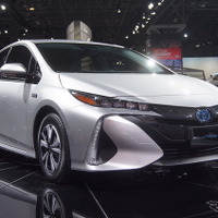 【ニューヨークモーターショー16】プリウス PHV 新型発表…デザイン差別化、EV航続60kmに 画像