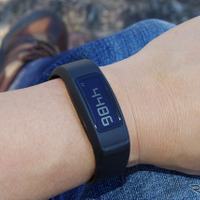 【GARMIN vivofit2 インプレ前編】初代の弱点一掃、フィットネスバンドも進化する 画像