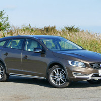 【ボルボ V60 クロスカントリー 試乗】意外なハンドリングマシンに仕上がった足回り…中村孝仁 画像