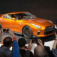 【ニューヨークモーターショー16】日産 GT-R 2017年型、内外装の進化を見る 画像