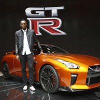 【ニューヨークモーターショー16】日産 GT-R の2017年型、一般公開初日にボルト降臨 画像